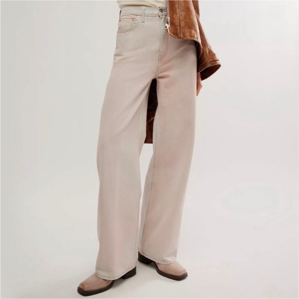 Levi's Womens Ribcage Wide Leg Jeans Pink Tint Light Wash Minimalist 26 x 32 NWT